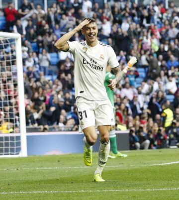 El jugador del Real Madrid Javi Sánchez celebra el 3-0 al Melilla. 