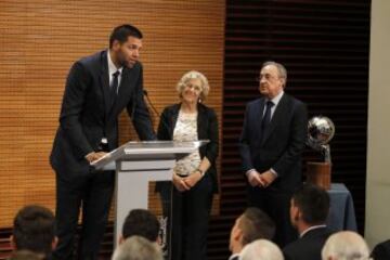 La plantilla del Real Madrid fue recibida en la Alcald¨ªa de Madrid por Manuela Carmena.