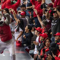 Mascotas del deporte mexicano celebran el día del maestro