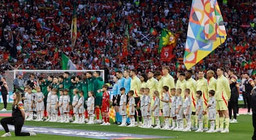Formacin de las selecciones de Portugal y Espa?a.