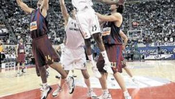 <b>DOBLE PUGNA. </b>Además de sus duelos directos, Madrid y Barça luchan en el ránking ACB para Europa.