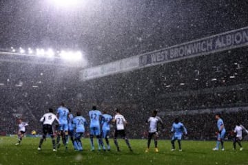 La nieve se robó todas las miradas del duelo entre Manchester City y West Bromwich.