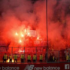 Antiviolencia propone 4.000 euros de multa por no impedir las bengalas ante el Marsella