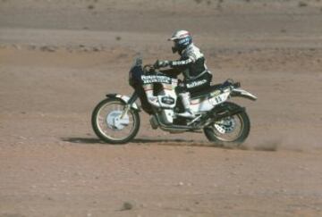 Cyril Neveu es ganador del Rally Dakar en cinco ocasiones (dos con Yamaha: 1979 y 1980, y tres con Honda: 1982, 1986 y 1987).