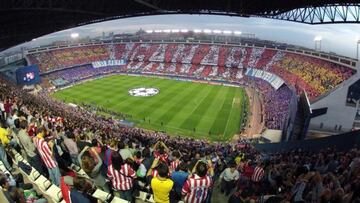 Espectacular tifo y aplausos de la afición culé a los rojiblancos