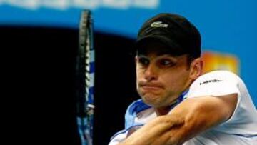Roddick cumple y alcanza la tercera ronda