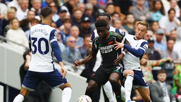 Mikel Arteta tuvo que retirar del terreno de juego al habilidoso extremo inglés en los minutos finales del duelo frente al Tottenham.