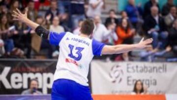 Adri&aacute; Figueras celebra un gol.