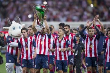 Guadalajara venció en penales a Morelia en una noche llena de magia en el estadio Chivas. ¡Aquí tienes las fotos para el recuerdo!