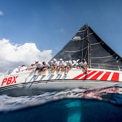 Felipe VI sube, por primera vez, al podio