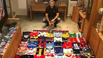Beto Acosta sorprendió con su vasta colección de camisetas
