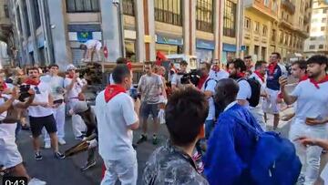 Un reportero de TVE denuncia el trato de “acoso y violencia” recibido en San Fermín