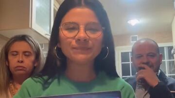 La tiktoker que cuenta sus “líos amorosos” ante sus padres: “Mi madre no se acuerda de lo que comió, y yo tampoco”