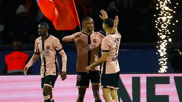 Soccer Football - Ligue 1 - Paris St Germain v Stade Rennes - Parc des Princes, Paris, France - September 27, 2024 Paris St Germain's Bradley Barcola celebrates scoring their third goal with Achraf Hakimi REUTERS/Sarah Meyssonnier