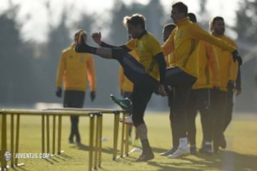 Cuadrado y la Juve se preparan para su primer partido de 2017