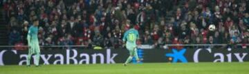 2-1. Messi marcó el primer gol en un lanzamiento de falta directa.