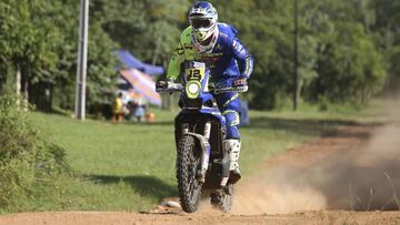 ASU14. ATYRÁ (PARAGUAY), 02/01/2017.- El español Juan Pedrero García conduce su motocicleta Sherco TVS hoy, lunes 2 de enero de 2017, durante la primera etapa del Rally Dakar 2017, entre Atyrá y Nueva Colombia, en Paraguay. EFE/David Fernández