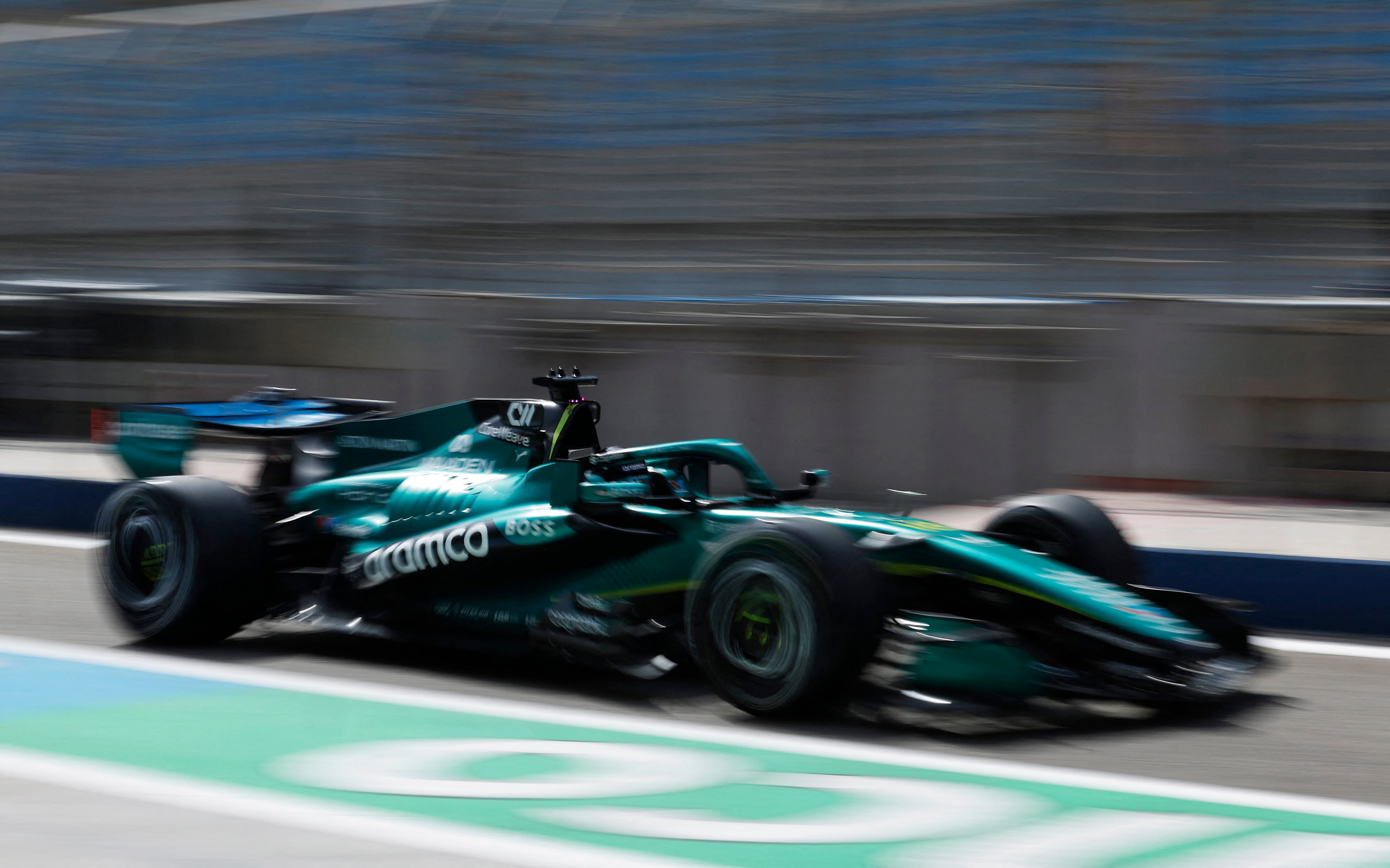 Arranque gris de Aston Martin