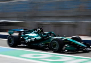 Arranque gris de Aston Martin