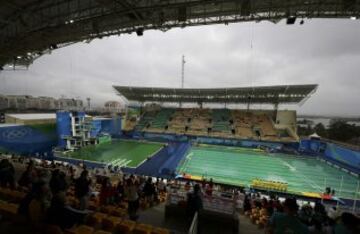 REFILE - CORRECTING CAPTION 2016 Rio Olympics - Water Polo - Preliminary - Men's Preliminary Round - Group A Australia v Japan - Maria Lenk Aquatics Centre - Rio de Janeiro, Brazil - 10/08/2016. Water turns green in the diving and in the water polo pools in the Aquatics Centre. REUTERS/Kai Pfaffenbach FOR EDITORIAL USE ONLY. NOT FOR SALE FOR MARKETING OR ADVERTISING CAMPAIGNS. piscina verde