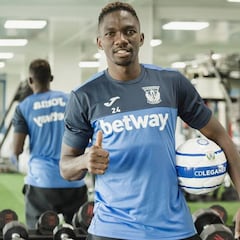 El Leganés anuncia a Omeruo en la presentación del equipo