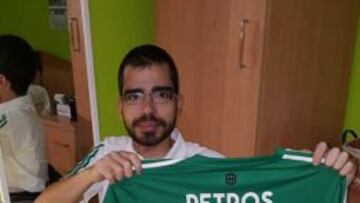 &Aacute;lvaro, con la camiseta de Petros.