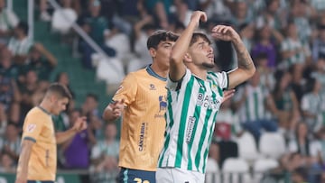 Kevin Medina se lamenta en un lance del partido frente al Racing