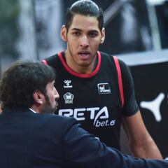 Serron y Dos Anjos no siguen en el Bilbao Basket