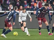 Partido entre el Burgos CF y el Eibar celebrado en el Estadio ‘El Plantío’.
Morante del Burgos y Guruzeta del Eibar
10-01-2026 - RICARDO ORDÓÑEZ