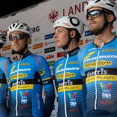 Un conductor borracho arrolla el coche de un equipo ciclista