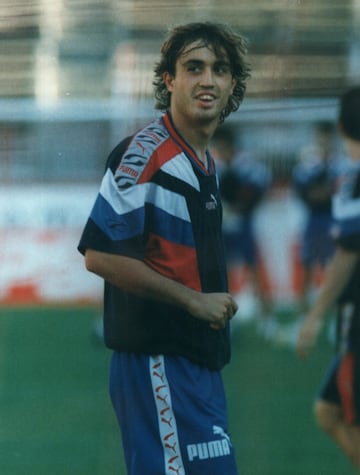Jug¨® dos temporadas en Atleti desde 1996 hasta 1998. Visti¨® la camiseta del Osasuna la temporada 2008-09.