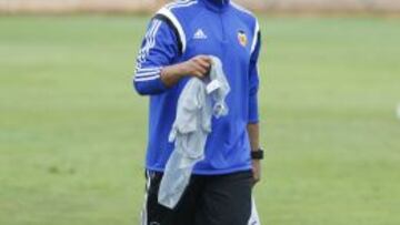 Nuno, en un entrenamiento del Valencia