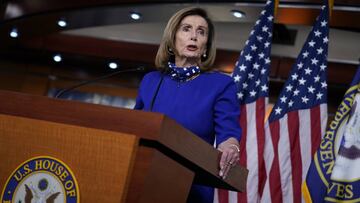 La presidenta de la C&aacute;mara de Representantes, Nancy Pelosi, dem&oacute;crata de California, habla durante una conferencia de prensa en el Capitolio en Washington, el jueves 27 de agosto de 2020.