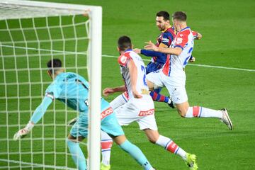 El VAR anuló un gol de Messi.