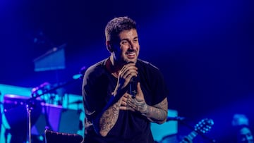 Melendi cierra su gira ‘20 años sin noticias’ junto a su hijo Marco y una invitada de lujo