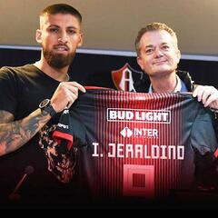 Jeraldino fue presentado en su nuevo club en el extranjero