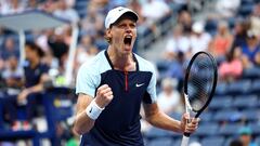 NEW YORK, NEW YORK - AUGUST 30: Jannik Sinner of Italy celebrates after defeating Daniel Altmaier of Germany in their Men's Singles First Round match on Day Two of the 2022 US Open at USTA Billie Jean King National Tennis Center on August 30, 2022 in the Flushing neighborhood of the Queens borough of New York City.   Elsa/Getty Images/AFP
== FOR NEWSPAPERS, INTERNET, TELCOS & TELEVISION USE ONLY ==