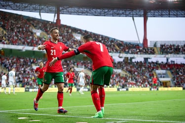 Después de su paso por las categorías inferiores, debutó con la absoluta portuguesa un 14 de noviembre de 2019 en las clasificatorias para la Eurocopa 2020 contra Lituania. Con la selección lusa tocó metal hasta en dos ocasiones, con las dos Nations League ganadas en 2019 y 2025.