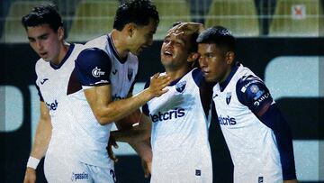 Jugadores del Atlante festejan un gol en contra de los Dorados de Culiacán.