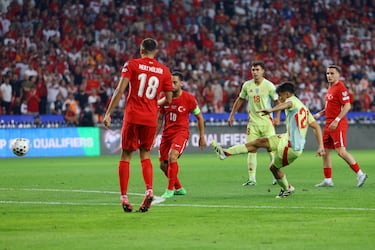 Gol de Pedri para España