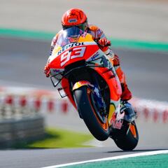 Márquez se faja con la Honda como siempre y arranca sexto