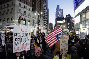 Donald Trump aclama a ICE y dice que “ama a los hispanos” en el primer aniversario de su segundo mandato