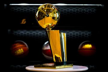 El trofeo Larry O'Brien de la NBA, en las oficinas de NBA Spain.