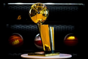 El trofeo Larry O'Brien de la NBA, en las oficinas de NBA Spain.