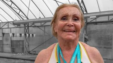 Nadadora chilena de 84 años se luce con una plata en el Mundial