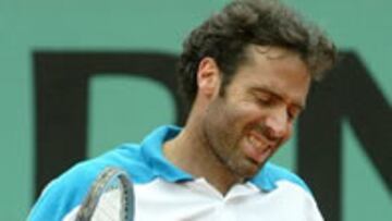<B>BAJA.</B> Alex Corretja no disputará Wimbledon por sus problemas con un herpes en la piel.