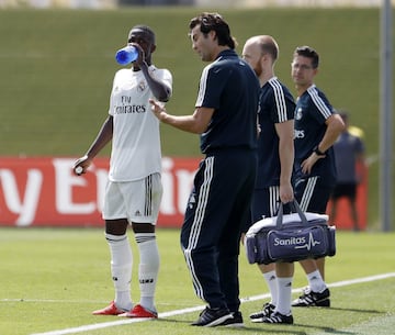 Vinícius Júnior junto a Solari, entrenador del Real Madrid Castilla.