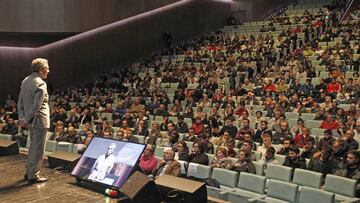 Carlos Mouri&ntilde;o en la reuni&oacute;n para explicar el futuro del Celta de Vigo. 