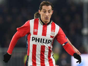 Se convirtió en el ídolo mientras vistió dicha camiseta, situación que se logró gracias a que fue fundamental en las dos ligas (entre 2014 y 2016), así como sus respectivas supercopas. También fue nombrado el mejor jugador de la liga en 2015.