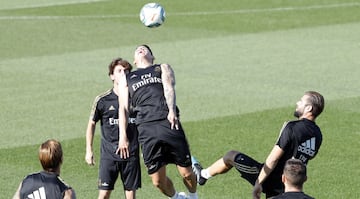 El Madrid entrena pensando en el debut liguero en el Bernabéu